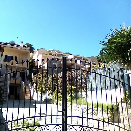 Sherden House Pensión *